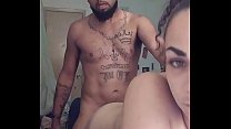 Татуированный бородач знатно натягивает подружку и снимает все на камеру